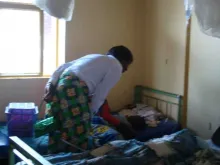 Victoire Ingabire au chevet d’une personne